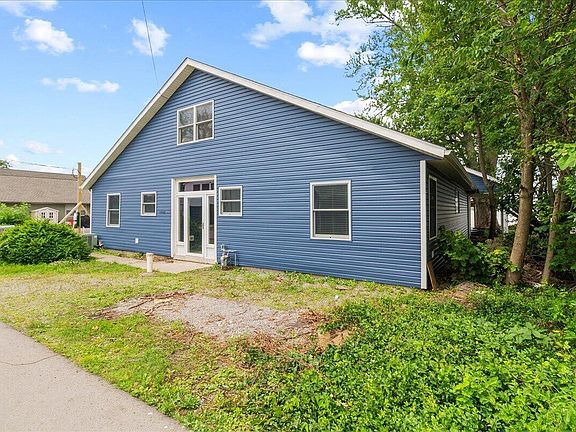 4th image of 7807 Park Dr