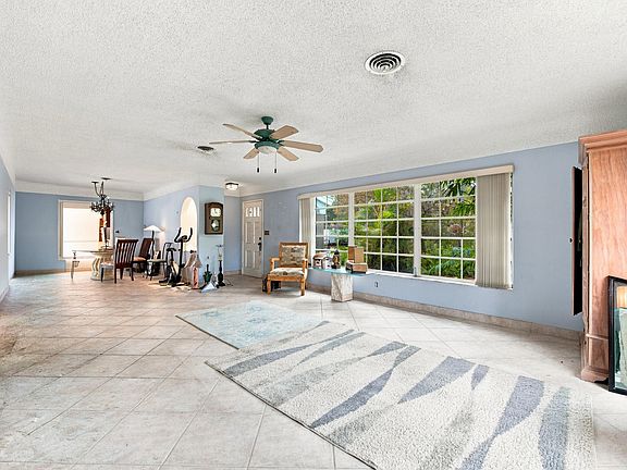 4th image of 1421 SW 13TH Street