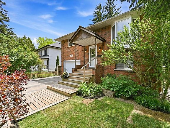 4th image of 28 Rousseaux St