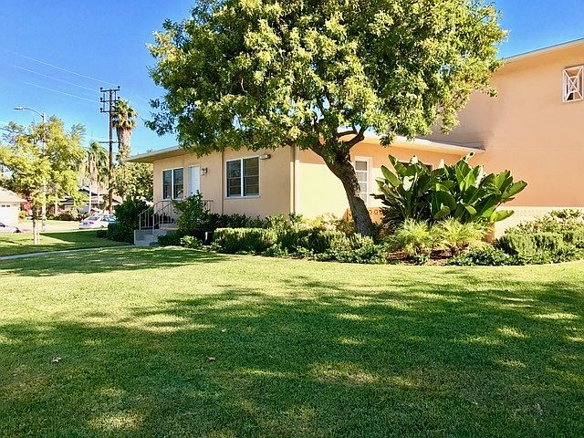 1st image of 1092 Elkgrove Ave