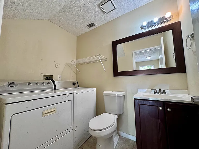 704 Riverside Dr — Photo 10