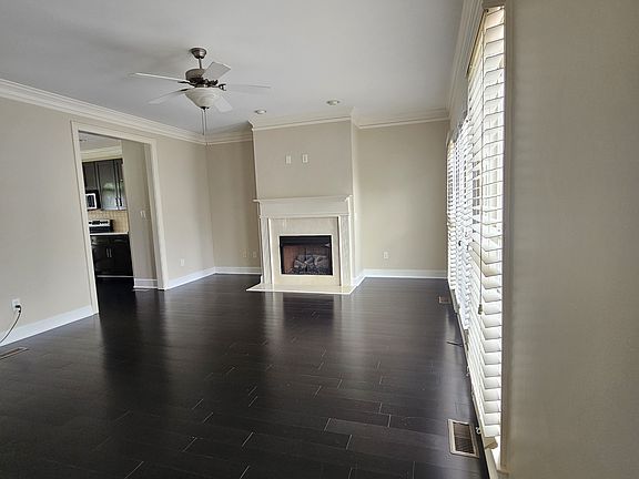 4th image of 701 Lexington Vlg