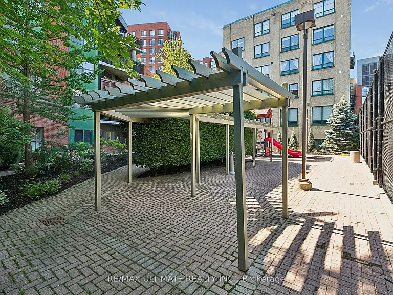 660 Wellington St W #C — Photo 23
