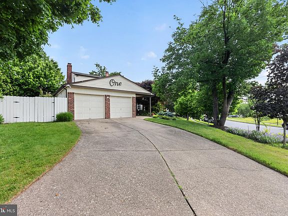 4th image of 1 Bucknell Dr
