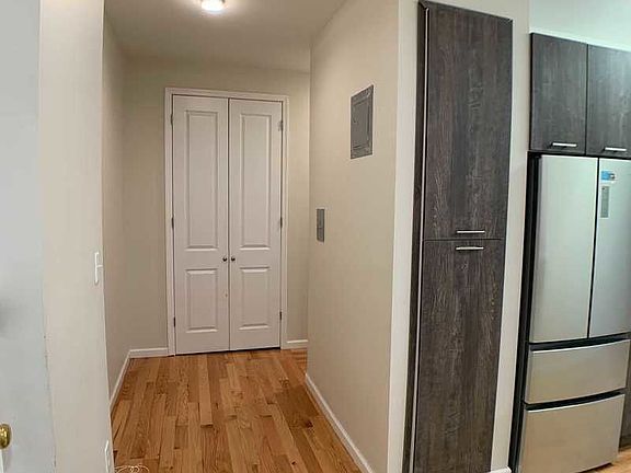 2nd image of 240 Crown St #W4