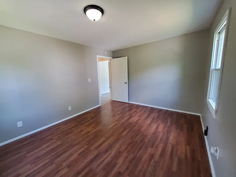 1105 Tremont Ave — Photo 22
