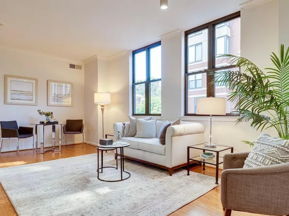 2220 Fairfax Dr APT 203, Arlington, VA 22201