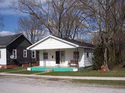 703 S Spruce St, Villa Grove, IL, 61956