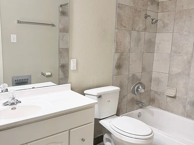 Ricks Apartments — Photo 37