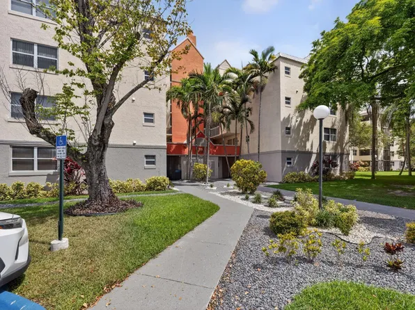 8363 Lake Drive #308, Doral, FL 33166