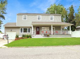 9 Wittman Ln, Brentwood, NY 11717