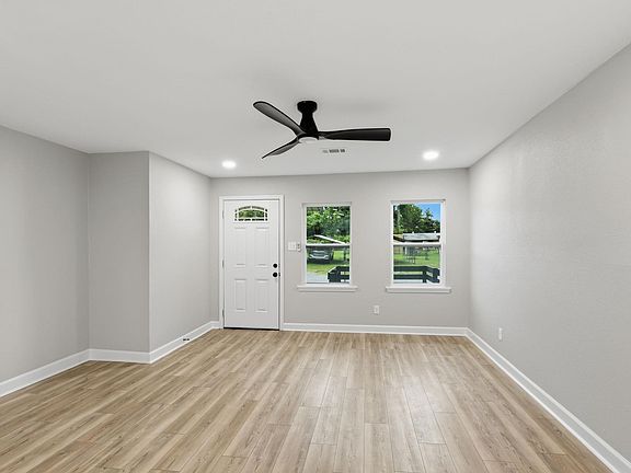 4th image of 219 2nd St