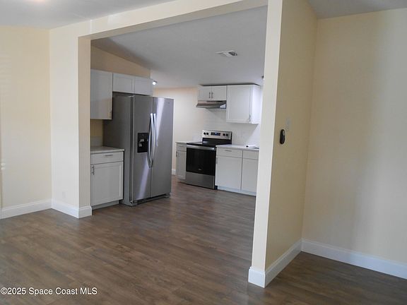 3rd image of 4857 Cambridge Dr
