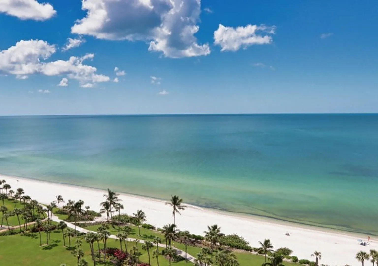 ** The Savoy Park Shore Luxury ** Beautiful Updated 2-Bedrooms Plus A Den\2 Bath Modern Piece Of ... — Photo 1