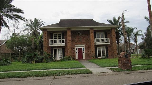 1st image of 17 Woodlake Blvd
