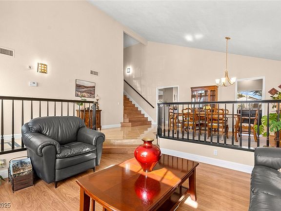 4th image of 614 Ravenglen Dr
