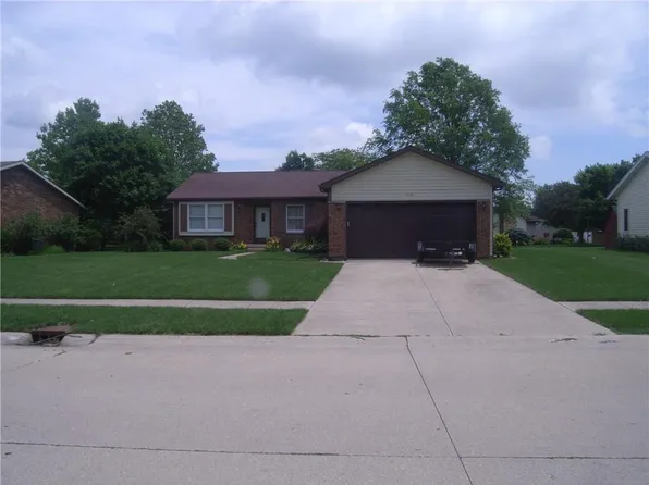 1121 Canterbury Dr, Celina, OH 45822