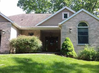 W7965 Oakwood Ln, Fort Atkinson, WI 53538