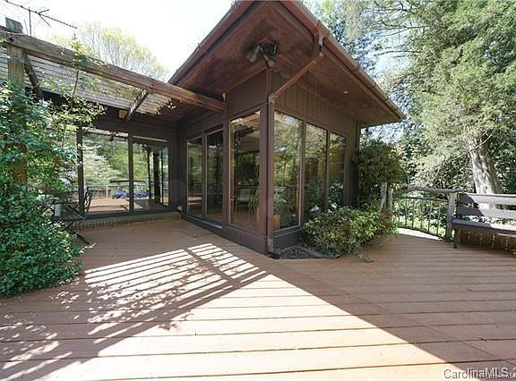 3rd image of 4910 Carmel Park Dr