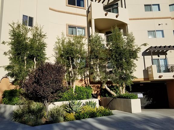 4th image of 4404 Vantage Ave #202