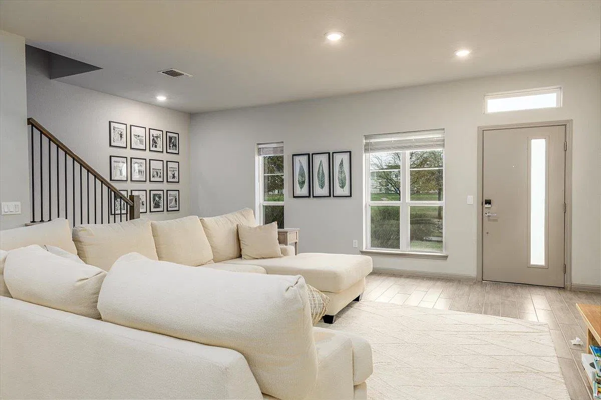 3 bed, 2.5 bath, 1840 sqft, $2,200 — Photo 4