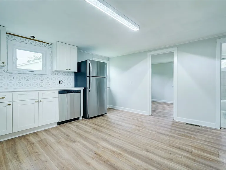 904 Lake Rd — Photo 4