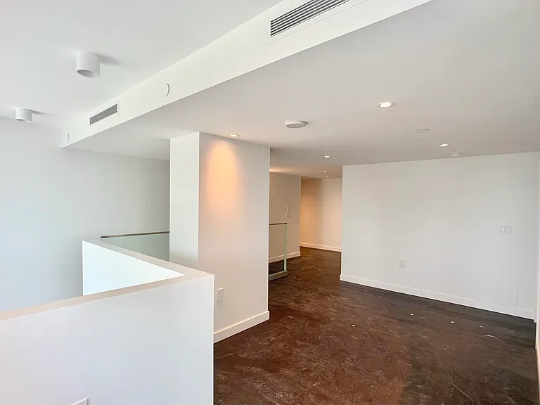 1111 Richards St — Photo 8