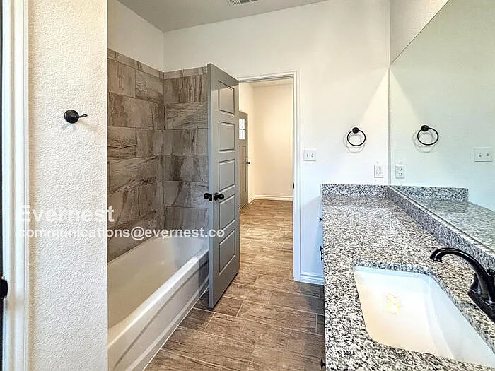 2123 Hornbeam St — Photo 16