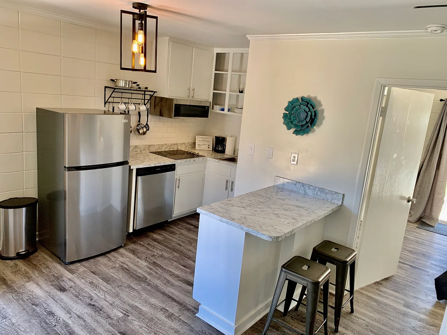 220 S Franklin Blvd — Photo 3