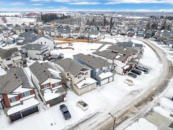 3rd image of 737 Astoria Way