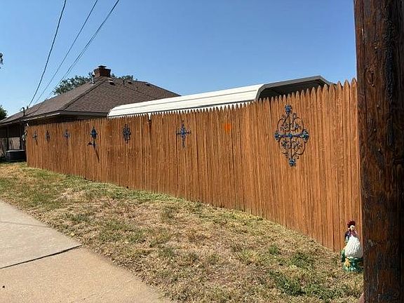 5th image of 5000 Carmel Ave