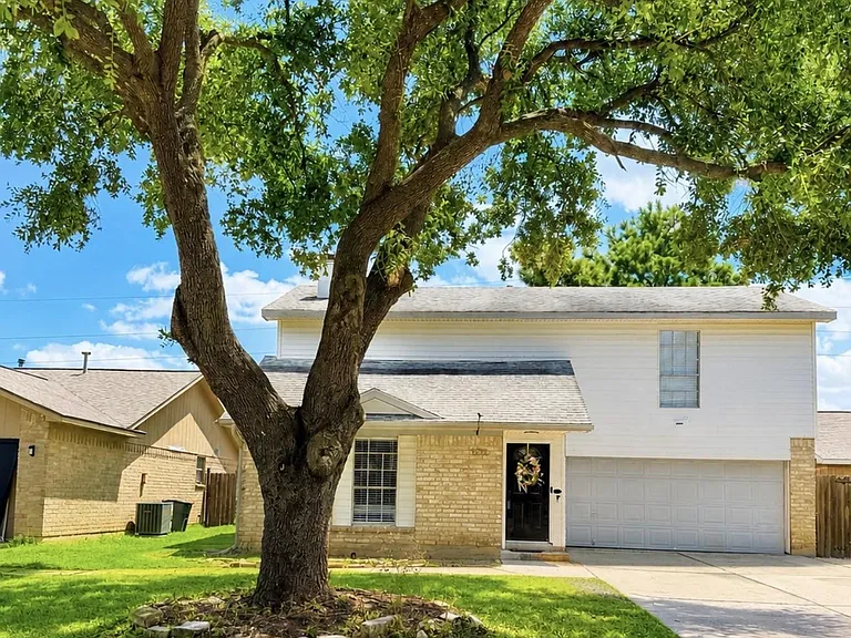 18210 Almonte Ln — Photo 1