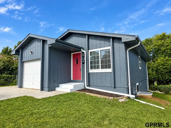2232 S 42nd St, Omaha, NE 68105
