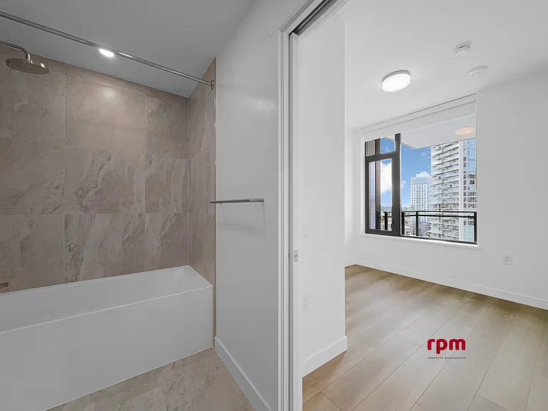 626 Claremont St #21XX — Photo 11