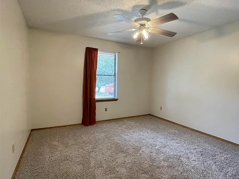 7812 Deborah Dr — Photo 15