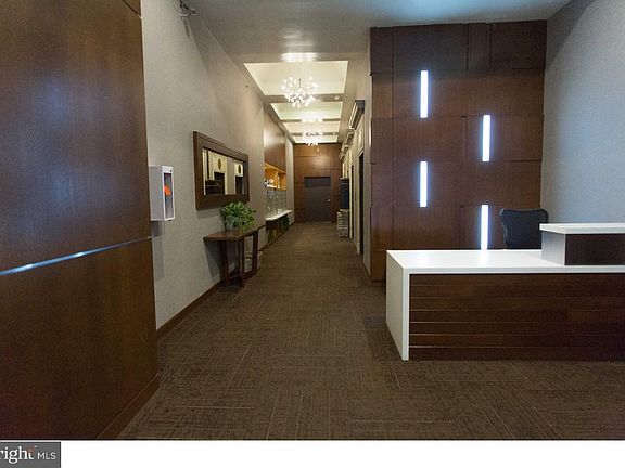 2nd image of 1411-1 Walnut St #206