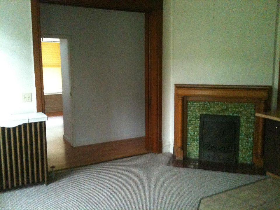 2nd image of 822 S 4th St APT 2