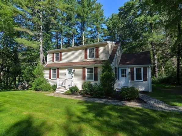 53 Warren St, Upton, MA 01568