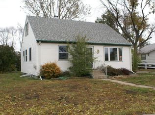 1417 S Lloyd St, Aberdeen, SD 57401