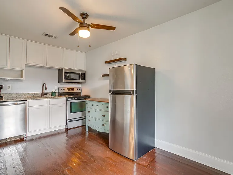 3256 Greene Ave — Photo 7