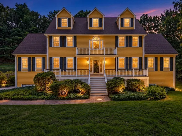 10 Hawk Ridge Rd, Andover, MA 01810