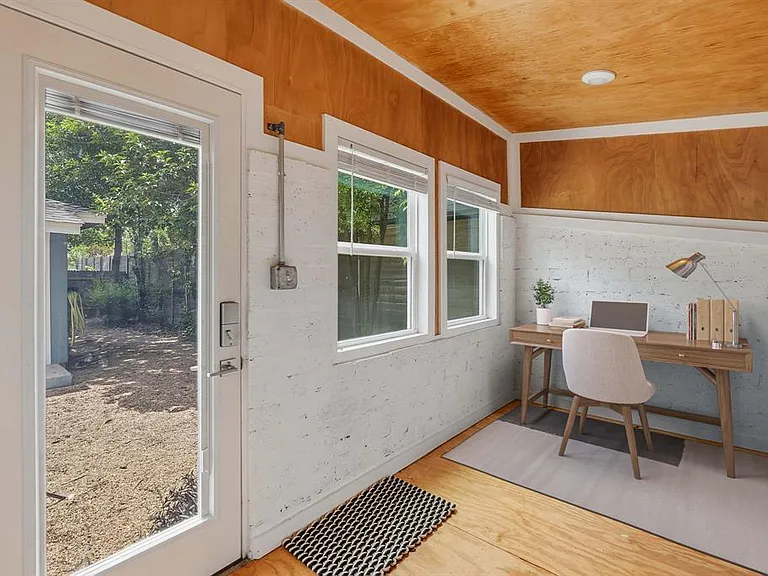 900 Stark St — Photo 21