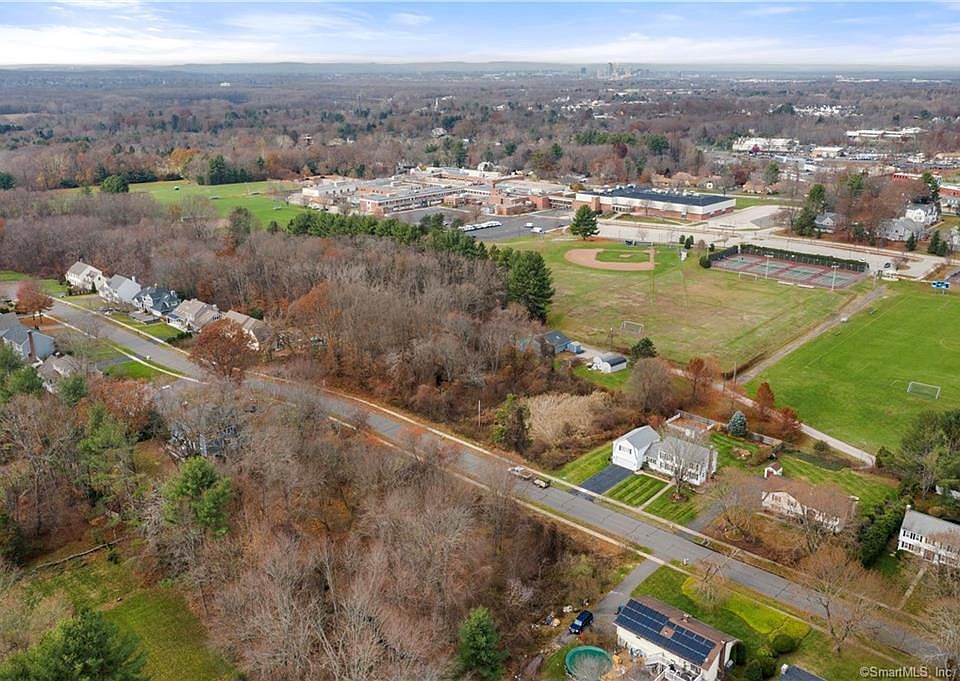 1st image of 131 Hampshire Dr