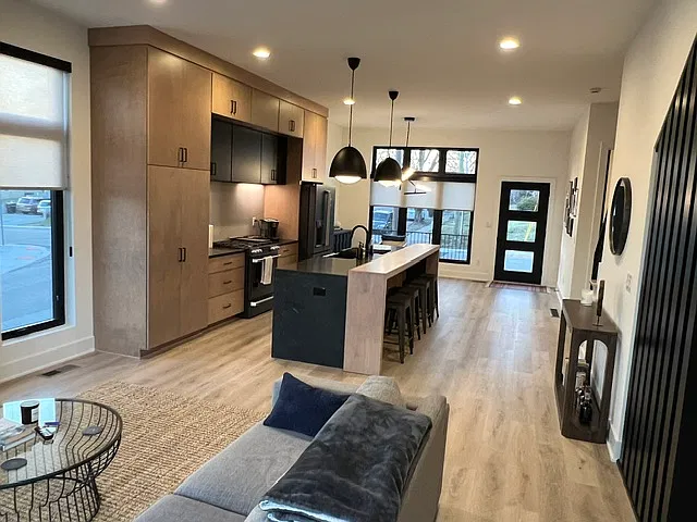 4 bed, 3.5 bath, 2300 sqft, $4,500 — Photo 4