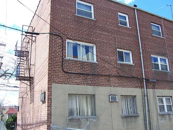 4th image of 4000 Baychester Ave