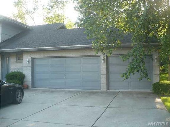 3rd image of 25 Dauphin Dr