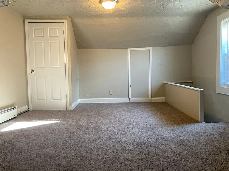 211 Southern Ave — Photo 9