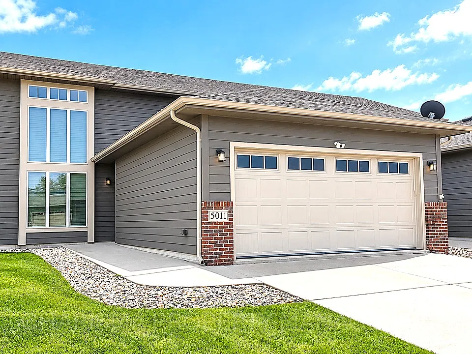 3 bed, 1893 sqft, $1,995 — Photo 3