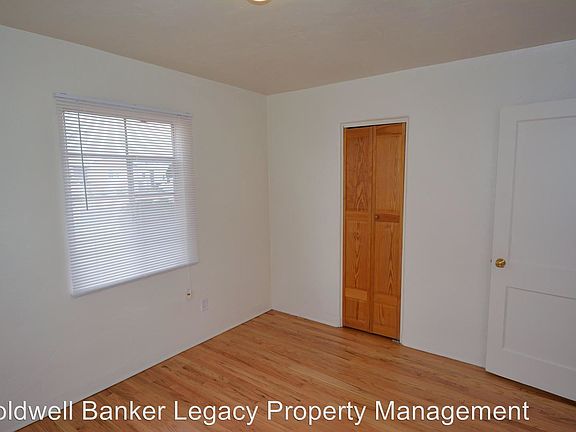3rd image of 1025 Vassar Dr NE