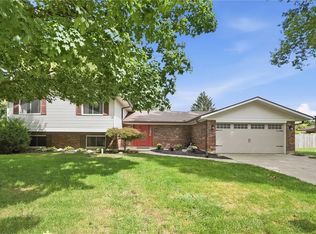 7611 Pelway Dr, Centerville, OH 45459